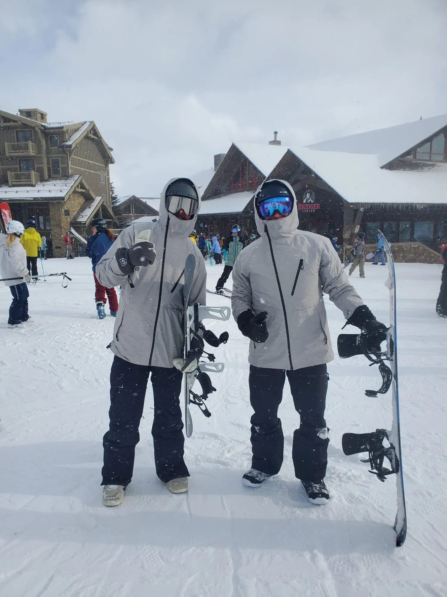 Guys at bar après ski